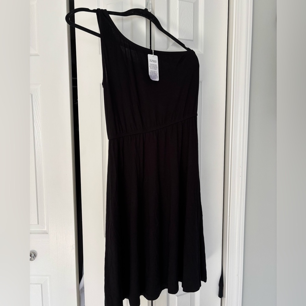 Elegant Black One-Shoulder Dress